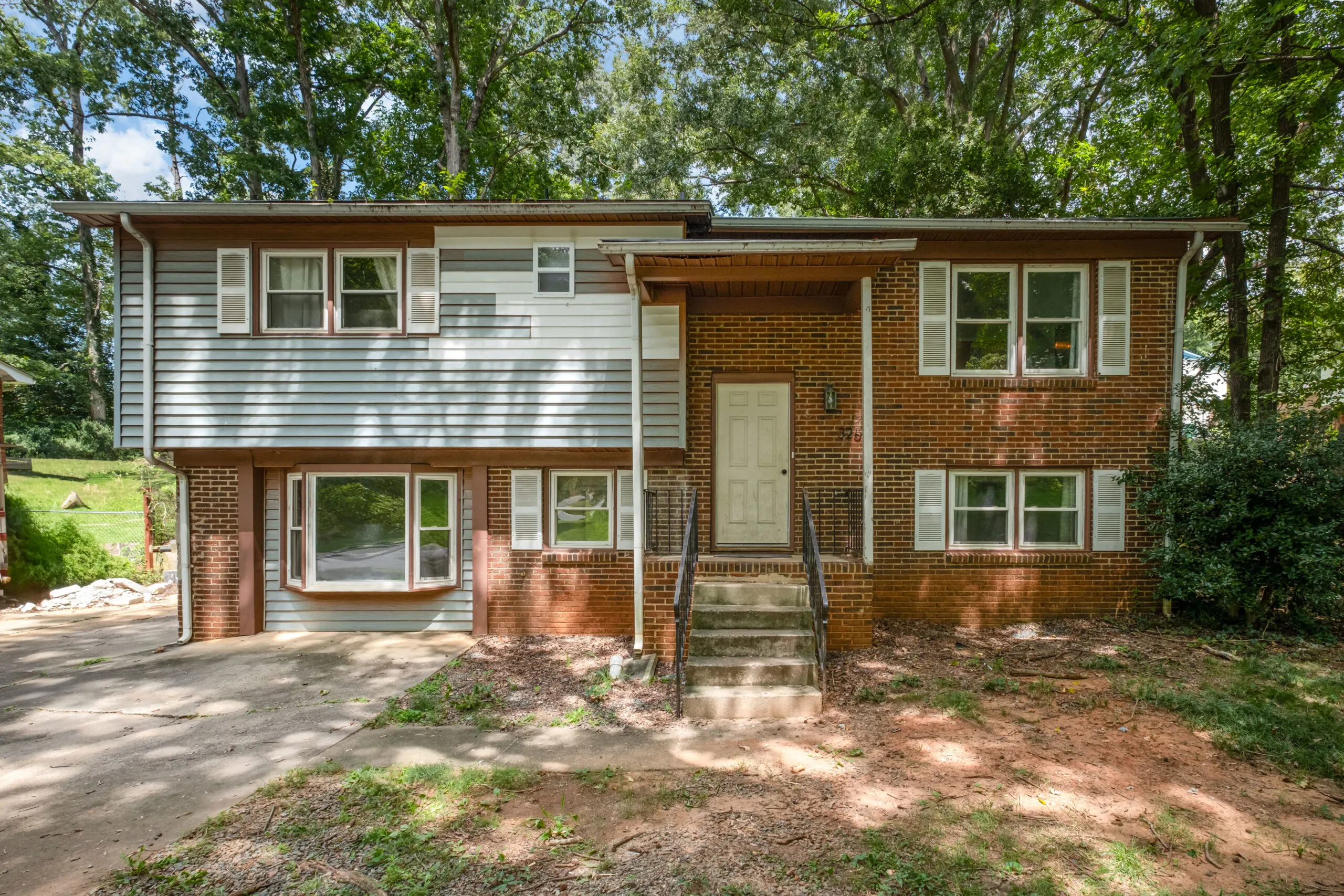 Haven South crashpad exterior on Whispering Pines Drive