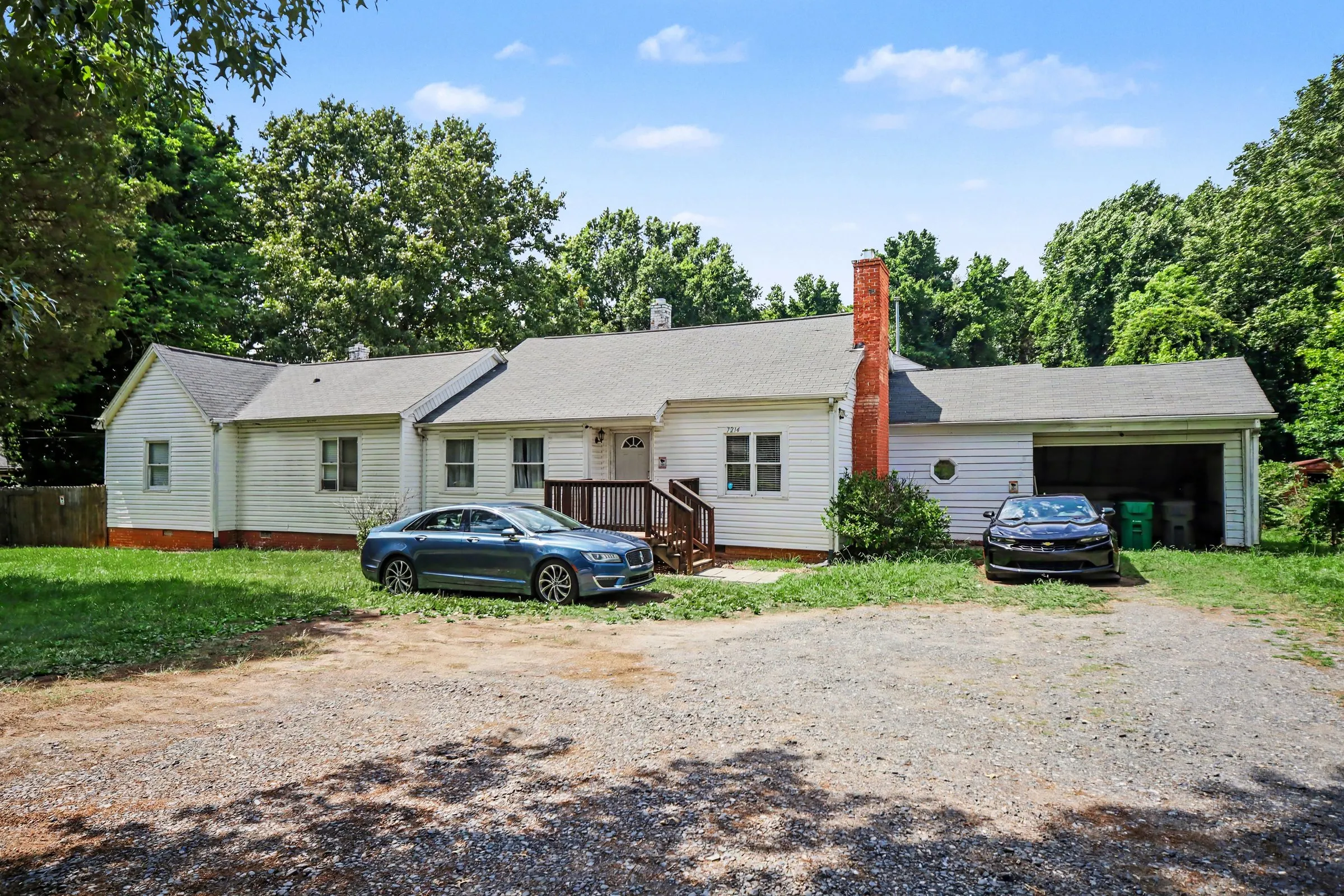 Haven North crashpad exterior on Tuckaseegee Road